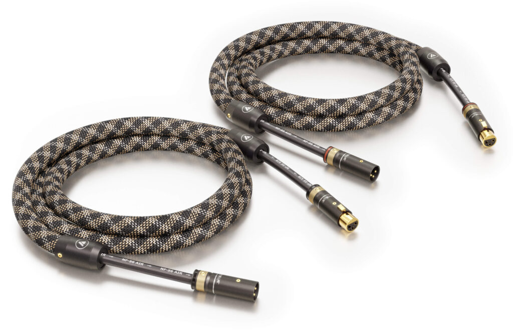 Das NF-S6 Air Silver XLR-Kabel von VIABLUE™ verfügt über eine ausgezeichnete Abschirmung gegen elektromagnetische Interferenzen (EMI) und ein geringes Rauschen.