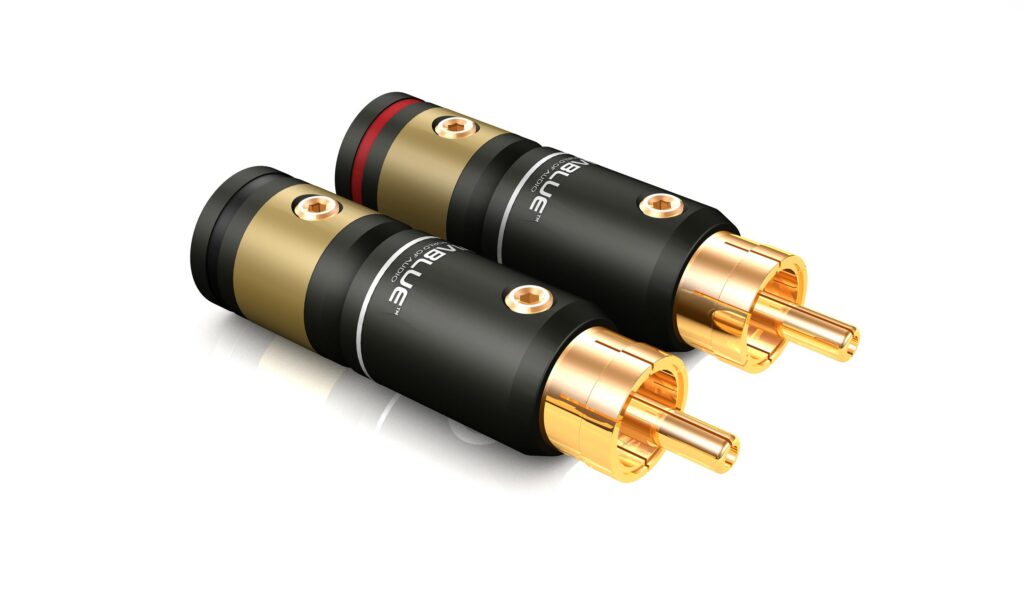 Der T6S Cinchstecker XL von VIABLUE™ zeichnet sich durch seine hochwertige Verarbeitung und sein robustes Design aus. Er verfügt über vergoldete Kontakte, die eine optimale Signalübertragung gewährleisten und eine hohe Widerstandsfähigkeit gegen Korrosion aufweisen.